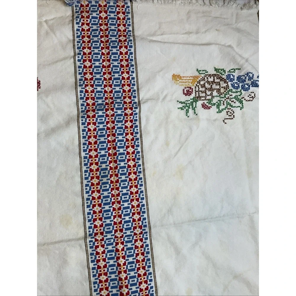 Tablecloth Embroidered And Woven Vintage Shabby Chic Cottage Core 44 X 50